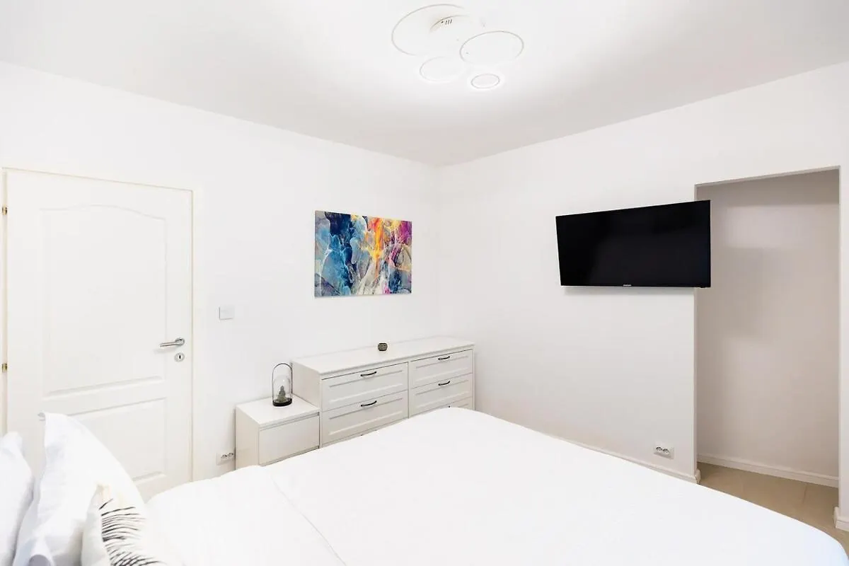 Ultra Modern 2Br Apartment - Walk Downtown And Everywhere! Bukarest 0*,  Rumänien